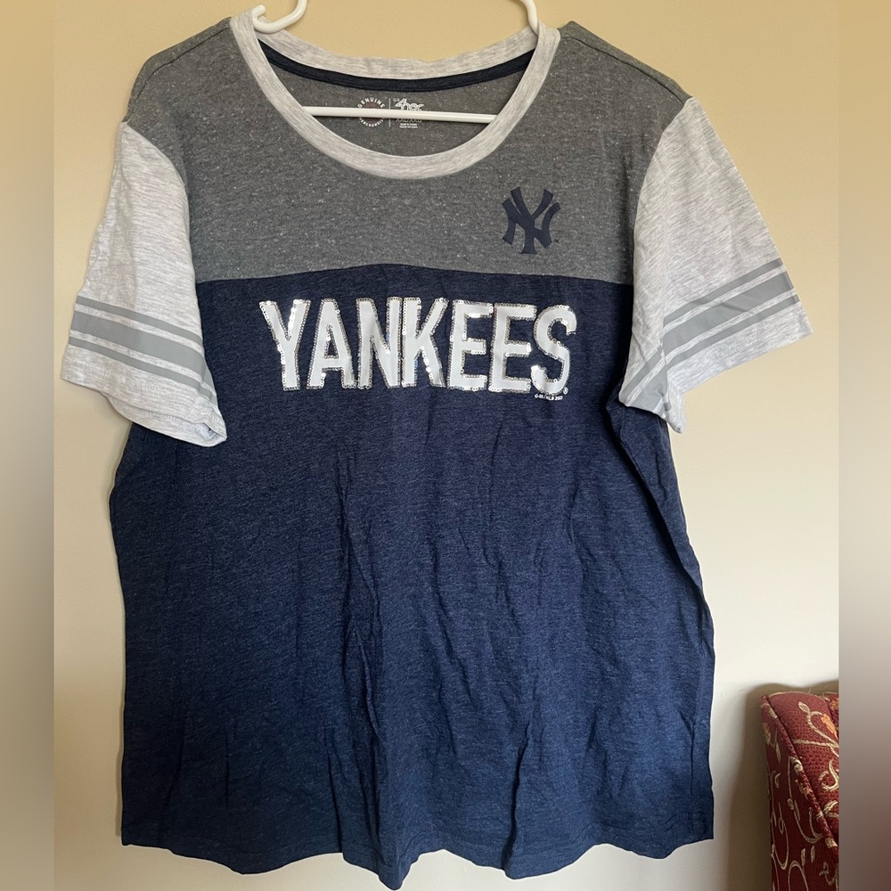 Womens Yankees Navy and Gray T-Shirt